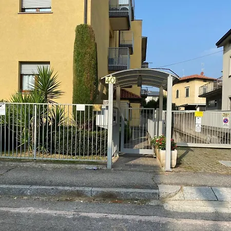 Davanti Al Chorus Life, Vicino Al Centro Citta