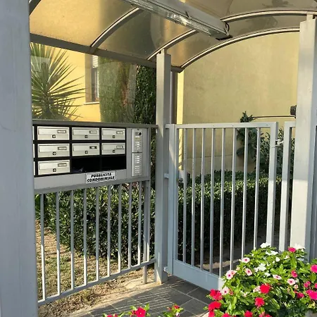 Davanti Al Chorus Life, Vicino Al Centro Citta דירה