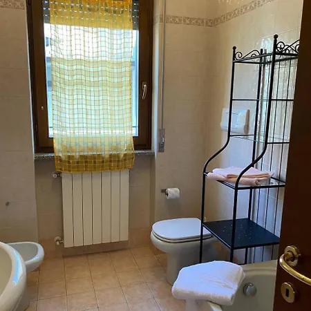 Davanti Al Chorus Life, Vicino Al Centro Citta דירה